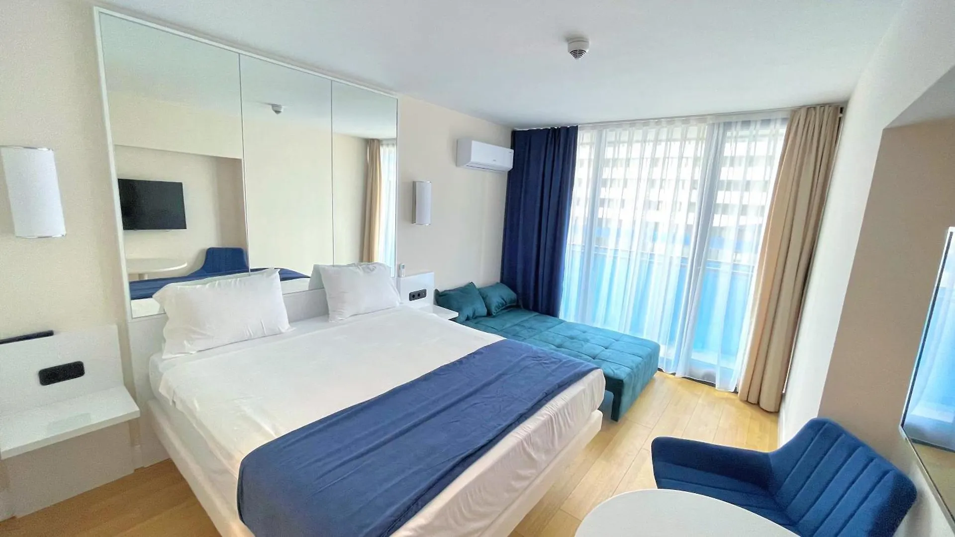 Aparthotel Hellobatumi